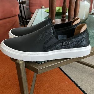 UGG NWT Sz. 9 men classic loafer.  Bought for my son and he doesn’t need them.